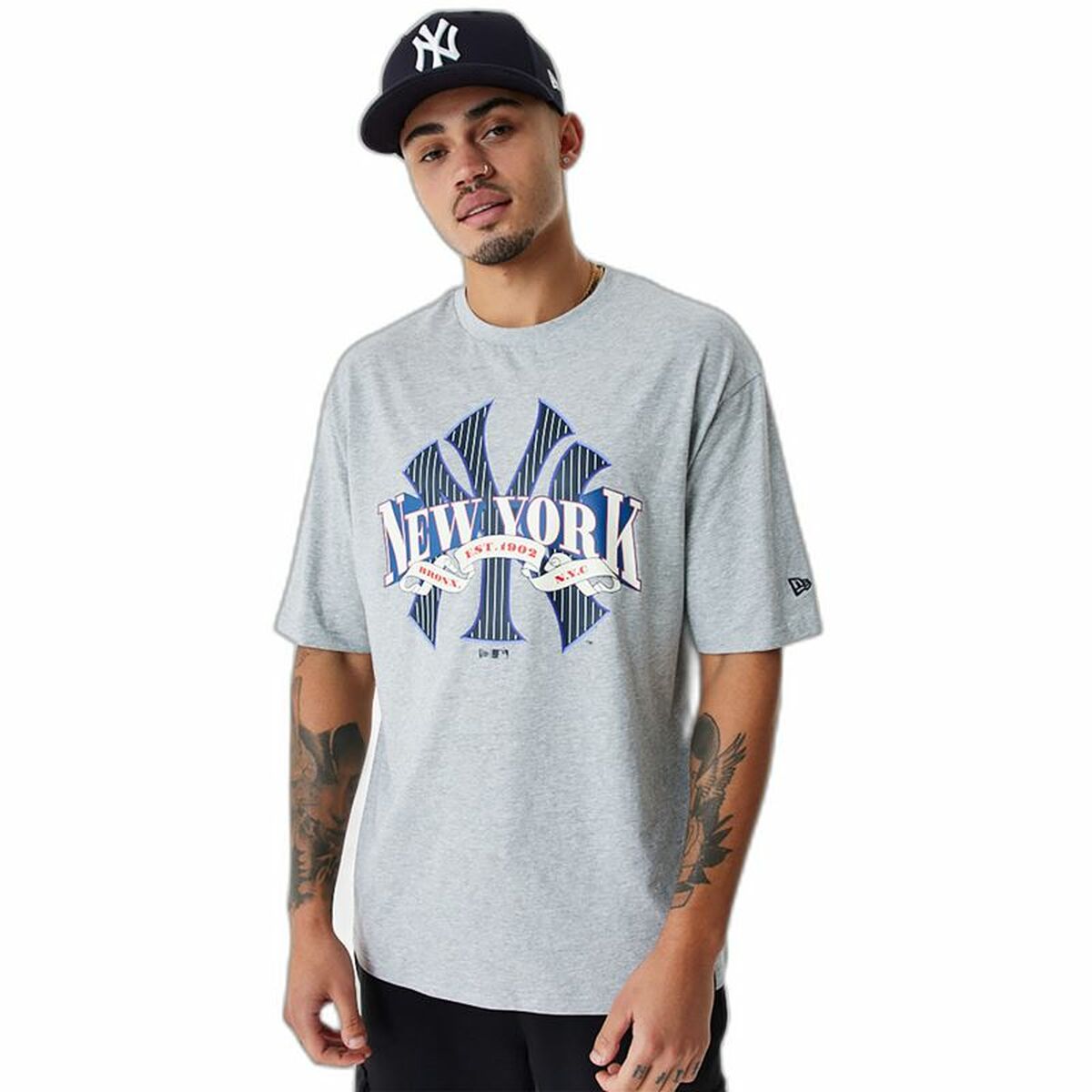 Herren Kurzarm-T-Shirt New Era MLB Arch Graphic New York Yankees Hellgrau